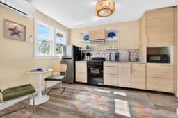 Visit the newly renovated Covare Suites in St Pete Beach! 2 Blocks to Upham Beach Access! - Image 2