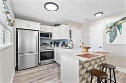 Sala Suites in St Pete Beach! 2/2 Just 2 Blocks to Beach Access & Walkable to Restaurants and Nightlife! - Image 5