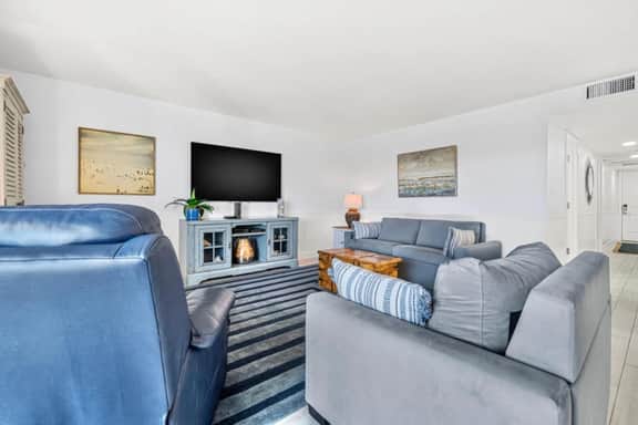 Escape the Winter at the Beach Oasis in Indian Shores! Heated Pool, Steps to the Beach! - Image 2