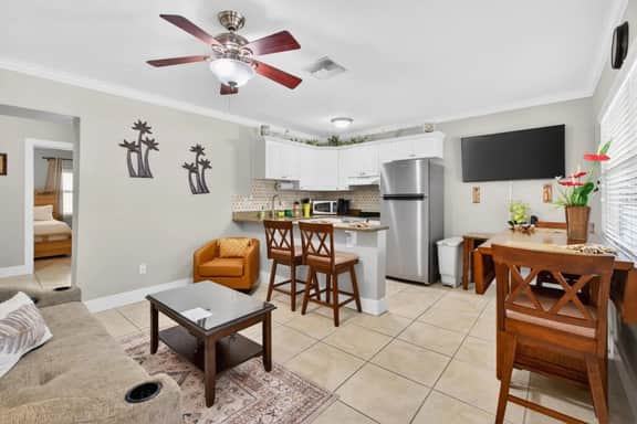 Coconut Villa Suite 2 - Image 3