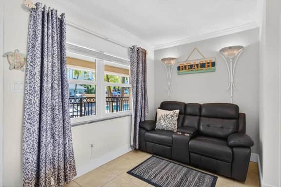 Coconut Villa's Spring Promo! Monday and Thursday Half Price! Heated Pool, Steps to Beach! - Image 5