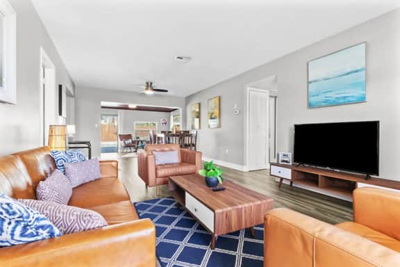Perfectly Located in Tampa! 4 Bedroom home near Raymond James Stadium and International Mall! - Image 3