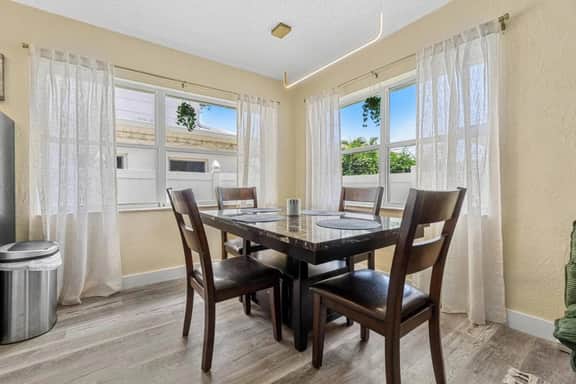 Visit the newly renovated Covare Suites in St Pete Beach! 2 Blocks to Upham Beach Access! - Image 4