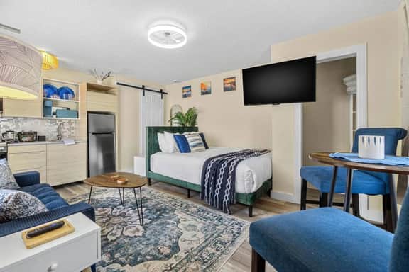 Visit the newly renovated Covare Suites in St Pete Beach! 2 Blocks to Upham Beach Access! - Image 2
