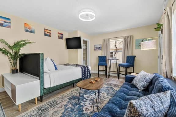 Visit the newly renovated Covare Suites in St Pete Beach! 2 Blocks to Upham Beach Access! - Image 3