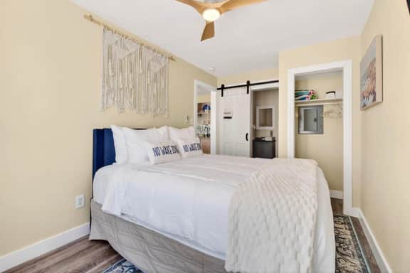 Visit the newly renovated Covare Suites in St Pete Beach! 2 Blocks to Upham Beach Access! - Image 5