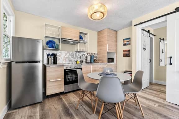 Visit the newly renovated Covare Suites in St Pete Beach! 2 Blocks to Upham Beach Access! - Image 2