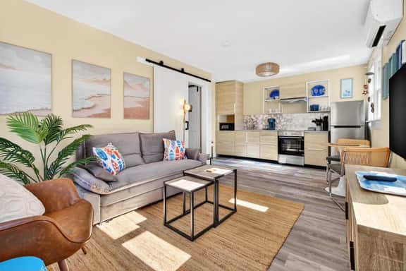 Visit the newly renovated Covare Suites in St Pete Beach! 2 Blocks to Upham Beach Access! - Image 2