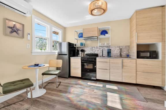 Visit the newly renovated Covare Suites in St Pete Beach! 2 Blocks to Upham Beach Access! - Image 2