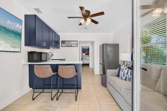 Charming Beachside 1-Bedroom Condo — Sleeps 4 - Image 4