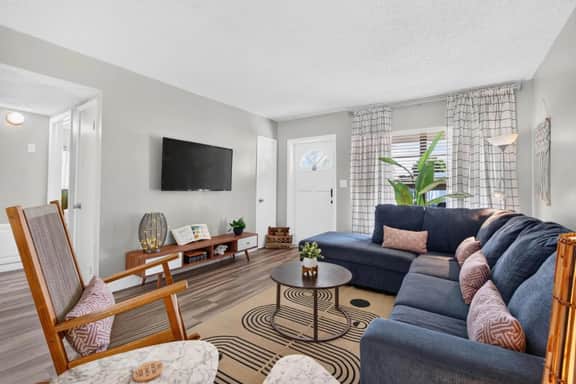 Perfectly Located in Tampa! 4 Bedroom home near Raymond James Stadium and International Mall! - Image 4