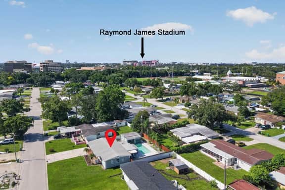 Perfectly Located in Tampa! 4 Bedroom home near Raymond James Stadium and International Mall! - Image 3