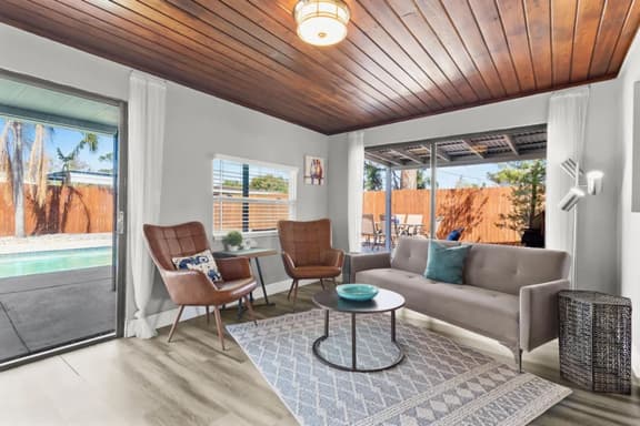 Perfectly Located in Tampa! 4 Bedroom home near Raymond James Stadium and International Mall! - Image 1
