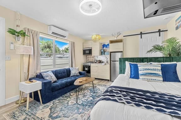Visit the newly renovated Covare Suites in St Pete Beach! 2 Blocks to Upham Beach Access! - Image 1