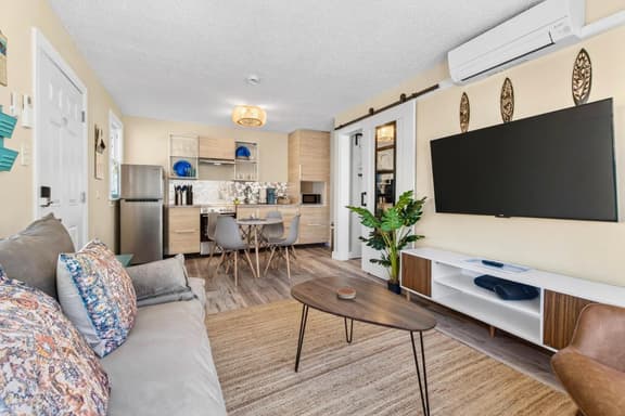Visit the newly renovated Covare Suites in St Pete Beach! 2 Blocks to Upham Beach Access! - Image 1